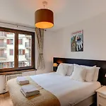 Apartment Cosmiques - Alpes Travel - Central Chamonix - Sleeps 4